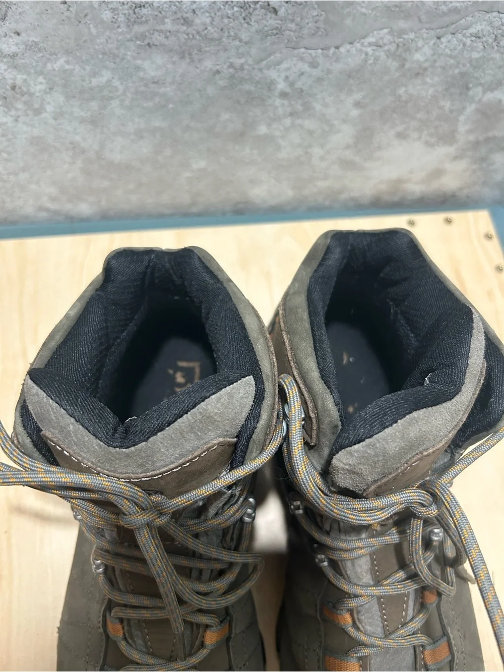 Oboz Bridger Mid Waterproof Hiking Boots men’s size 11